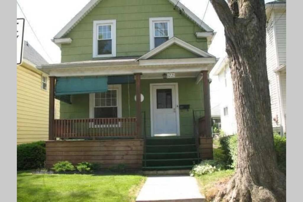 The Oakwood Cottage- With Private Yard & Parking, Minutes From Falls & Casino By Niagara Hospitality Niagara Falls Ngoại thất bức ảnh