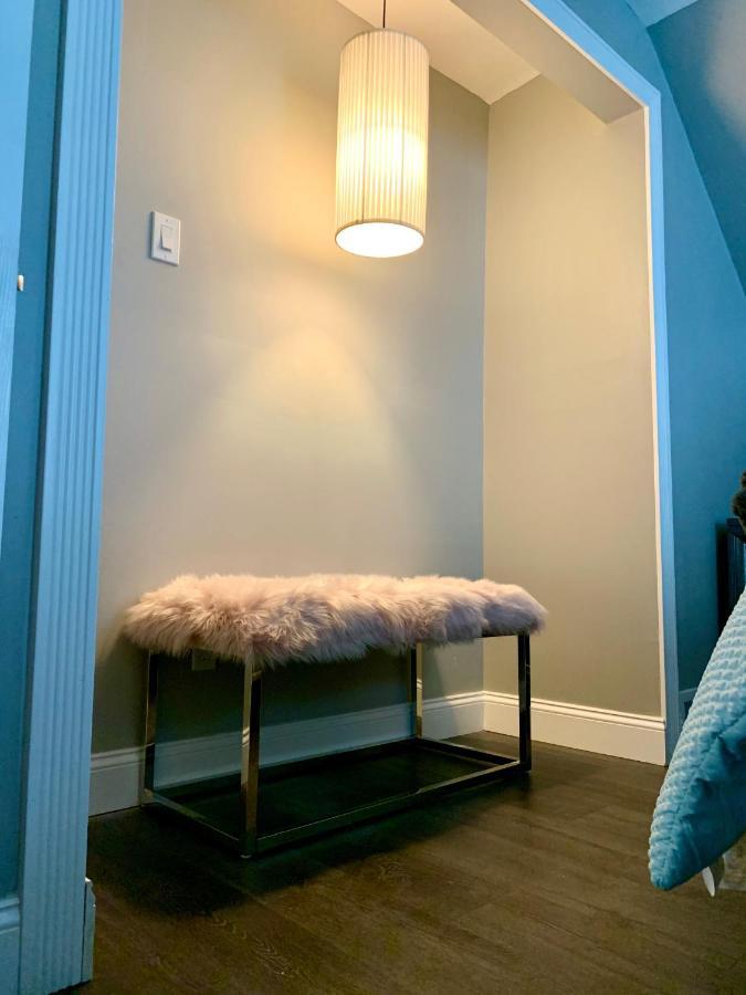 The Oakwood Cottage- With Private Yard & Parking, Minutes From Falls & Casino By Niagara Hospitality Niagara Falls Ngoại thất bức ảnh