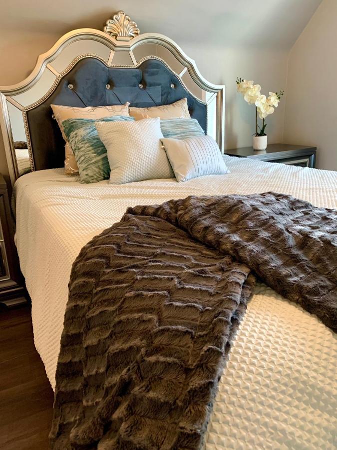 The Oakwood Cottage- With Private Yard & Parking, Minutes From Falls & Casino By Niagara Hospitality Niagara Falls Ngoại thất bức ảnh
